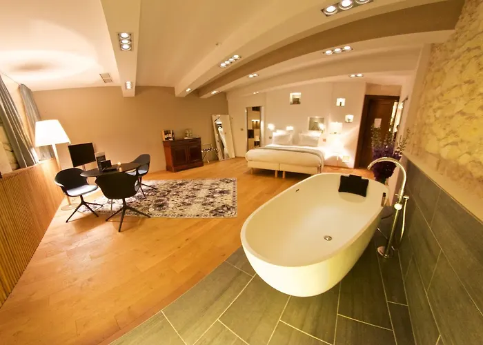 Chateau Prieure Marquet Couette-café 5*